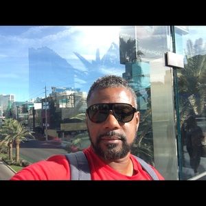 Meet your Posher, Derrick